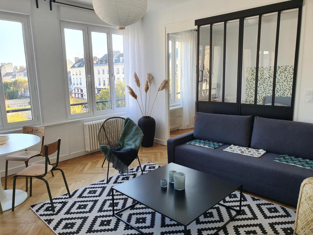 Suite Forum Vue Imprenable Reims Luaran gambar